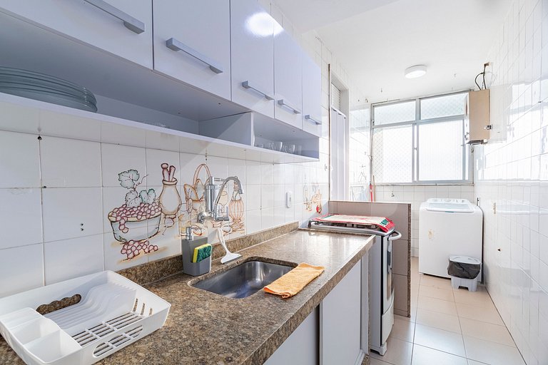 Ocean View w/ Balcony & Tub – 8-min walk to Beach