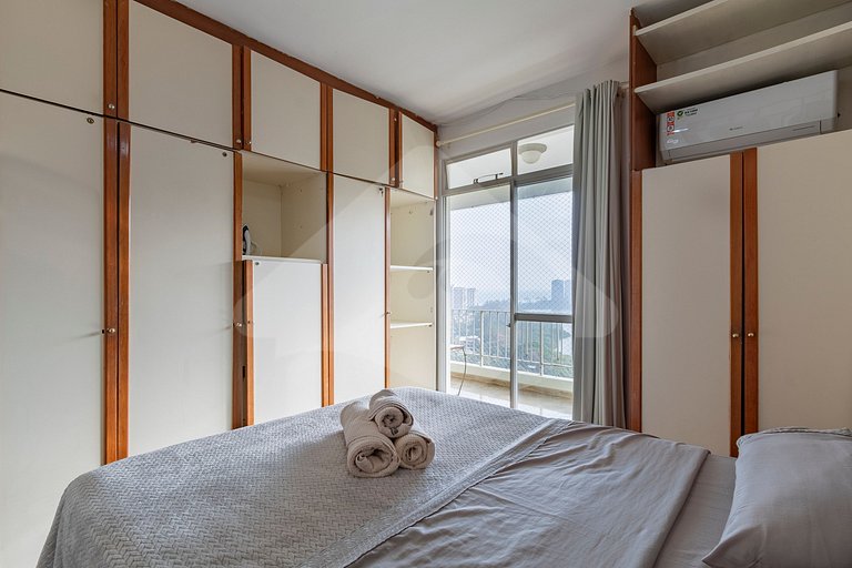 Ocean View w/ Balcony & Tub – 8-min walk to Beach