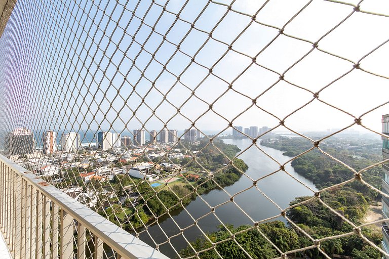 Ocean View w/ Balcony & Tub – 8-min walk to Beach