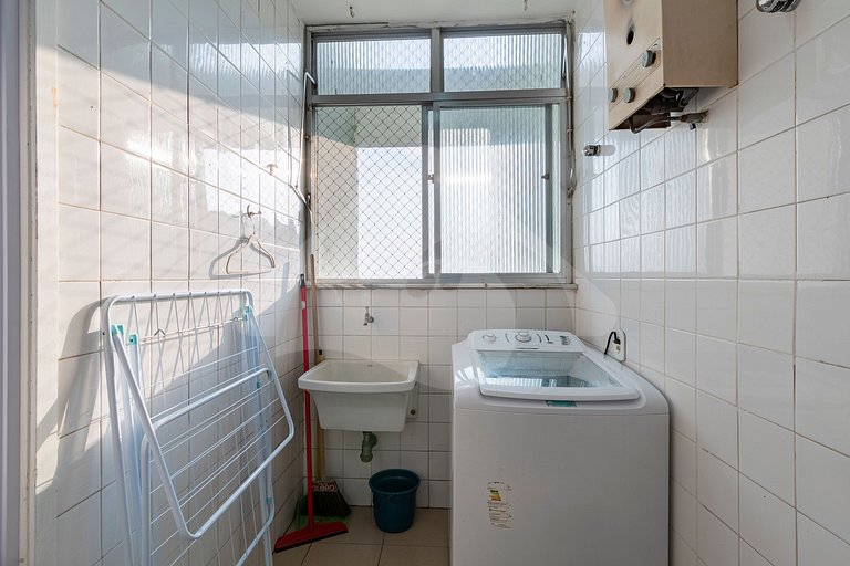 Ocean View w/ Balcony & Tub – 8-min walk to Beach