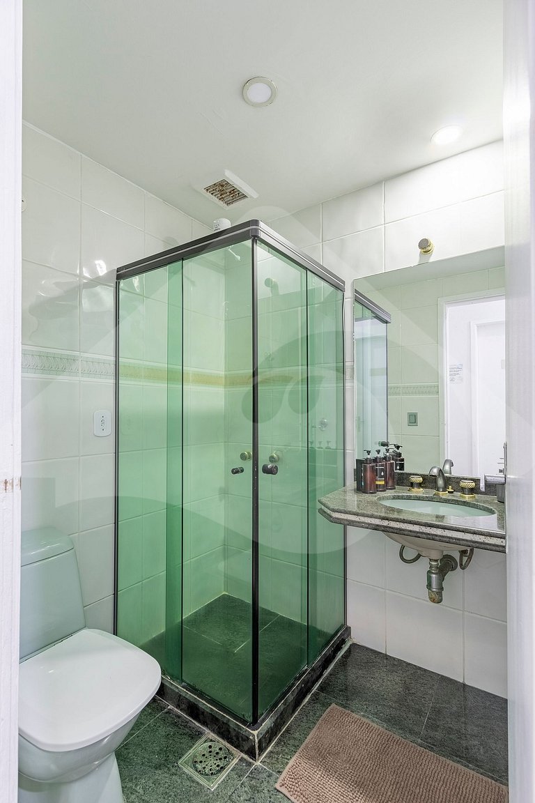Ocean View w/ Balcony & Tub – 8-min walk to Beach