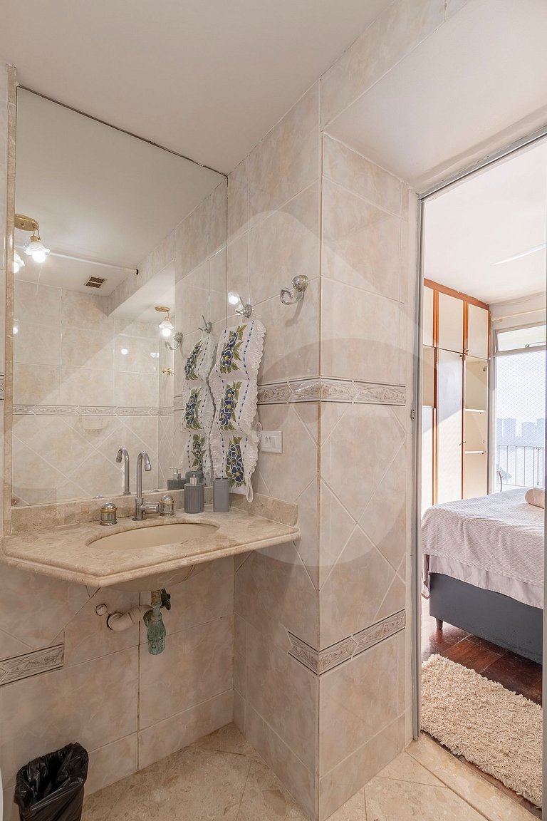 Ocean View w/ Balcony & Tub – 8-min walk to Beach