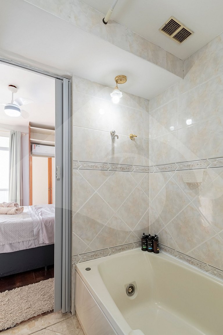 Ocean View w/ Balcony & Tub – 8-min walk to Beach