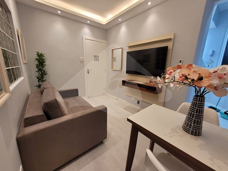 2 min from Copacabana Beach | Renovated and Cozy