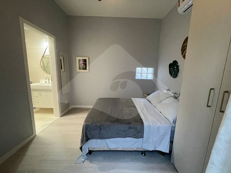 2 min from Copacabana Beach | Renovated and Cozy