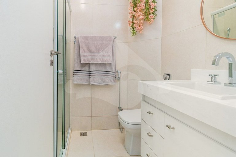 2 min from Copacabana Beach | Renovated and Cozy