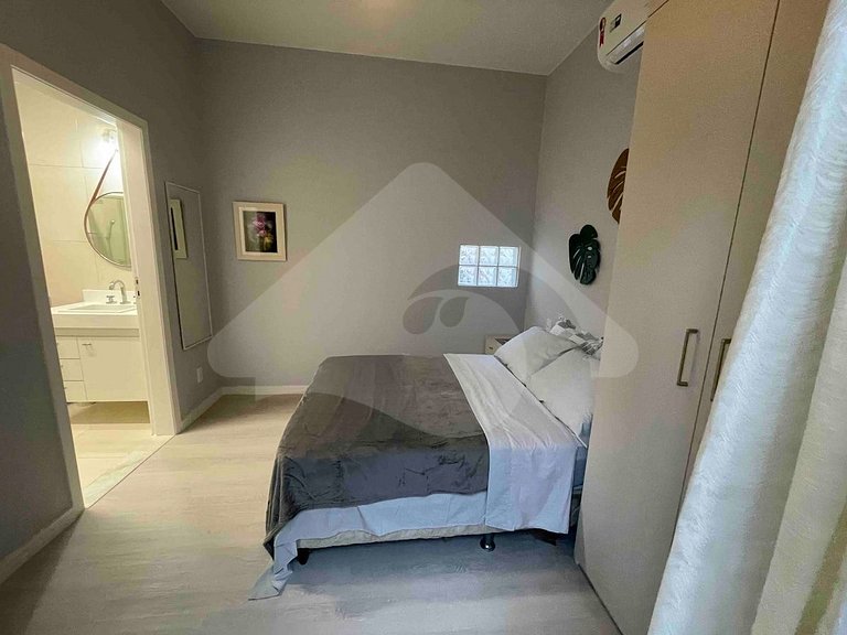 2 min from Copacabana Beach | Renovated and Cozy
