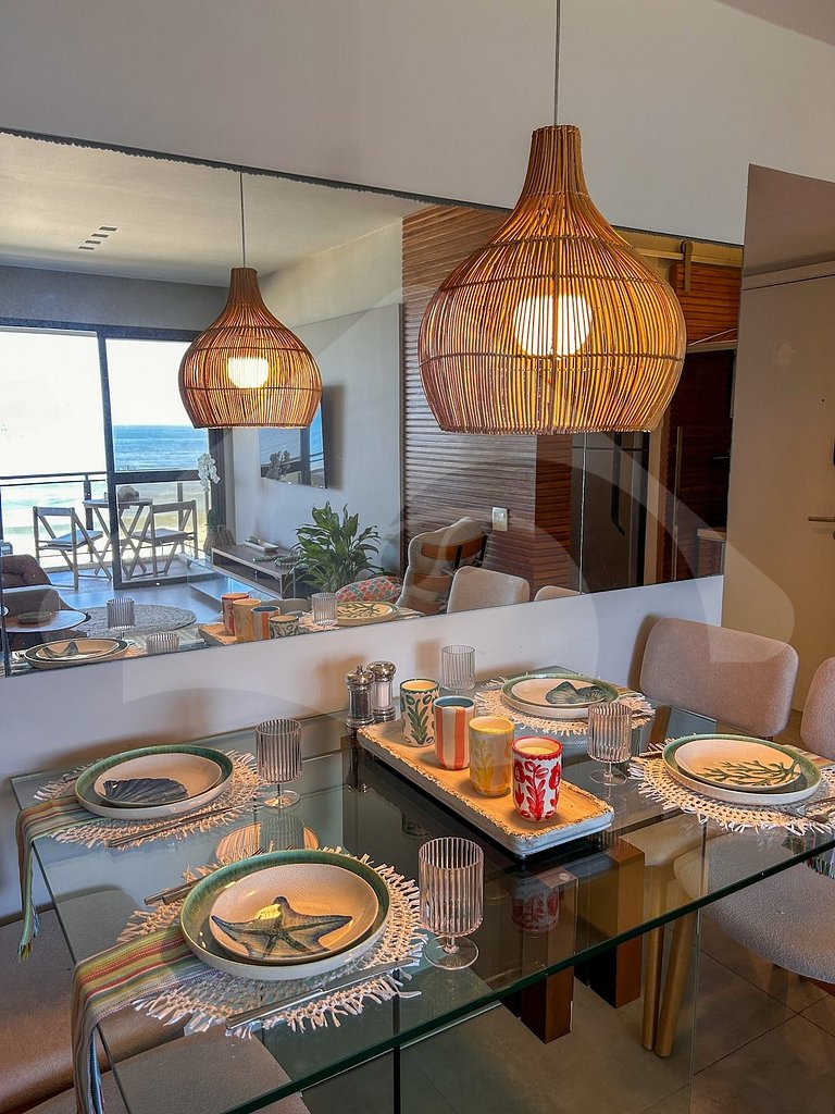 Pé na areia | Luxo reformado com vista pro mar