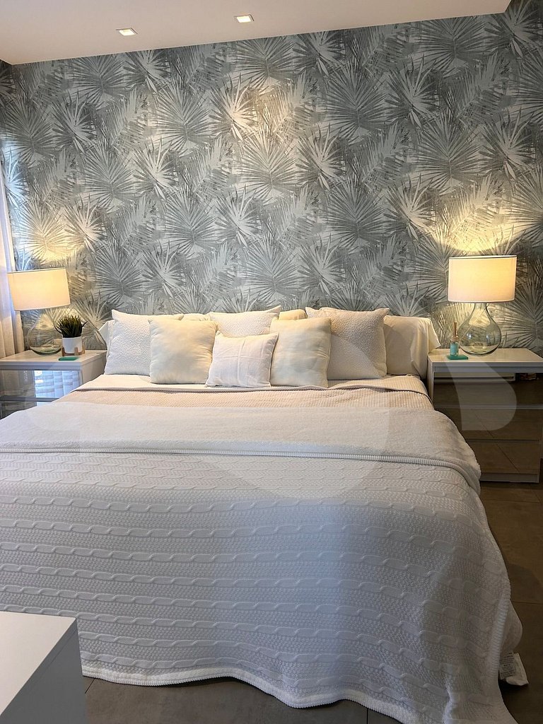 Pé na areia | Luxo reformado com vista pro mar