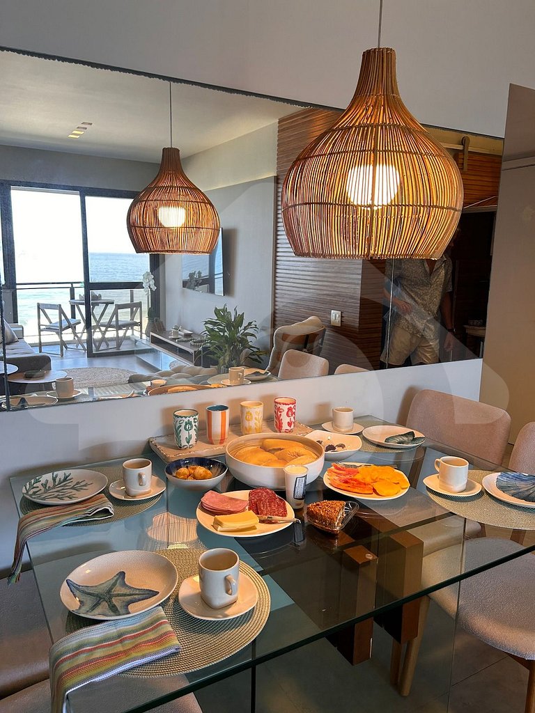 Pé na areia | Luxo reformado com vista pro mar