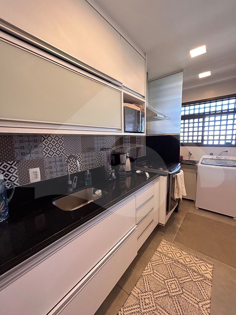 Pé na areia | Luxo reformado com vista pro mar