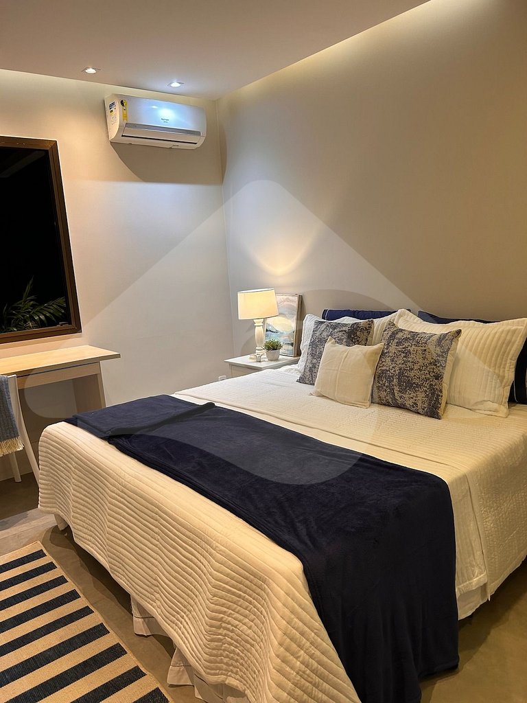 Pé na areia | Luxo reformado com vista pro mar