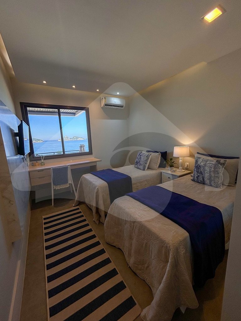 Pé na areia | Luxo reformado com vista pro mar