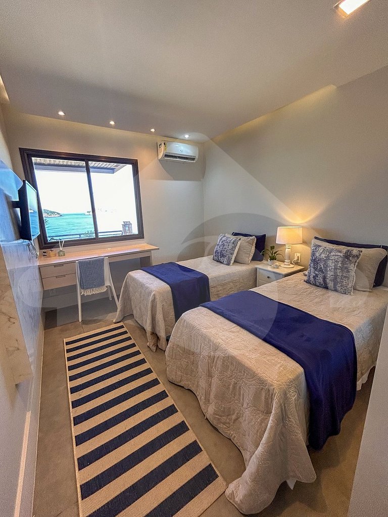 Pé na areia | Luxo reformado com vista pro mar