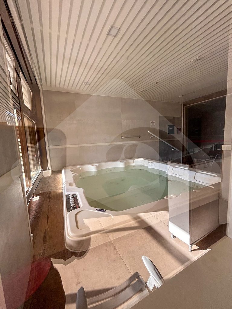 Pé na areia | Luxo reformado com vista pro mar
