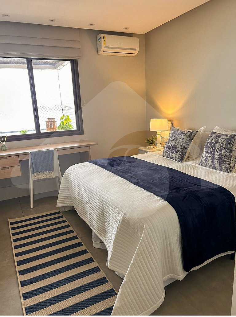 Pé na areia | Luxo reformado com vista pro mar