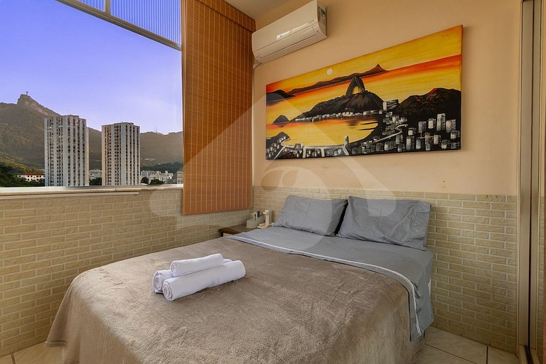 Cozy Studio w/ Christ the Redeemer View