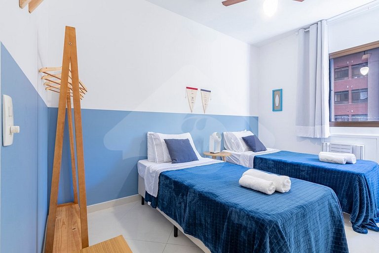 9 min from the beach | Renovated & Cozy.
