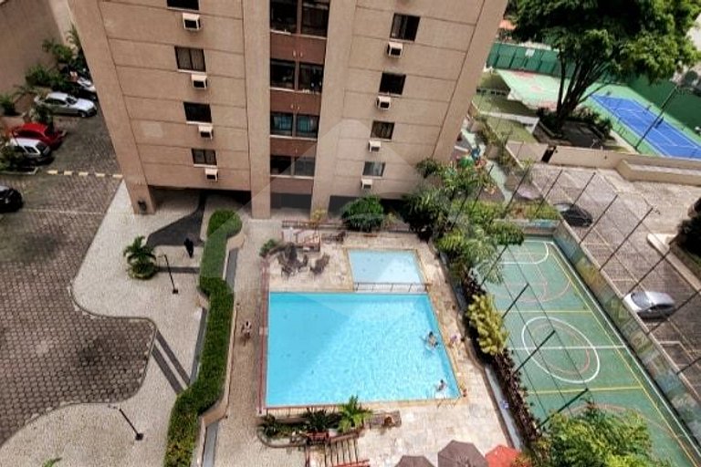 9 min from the beach | Renovated & Cozy.
