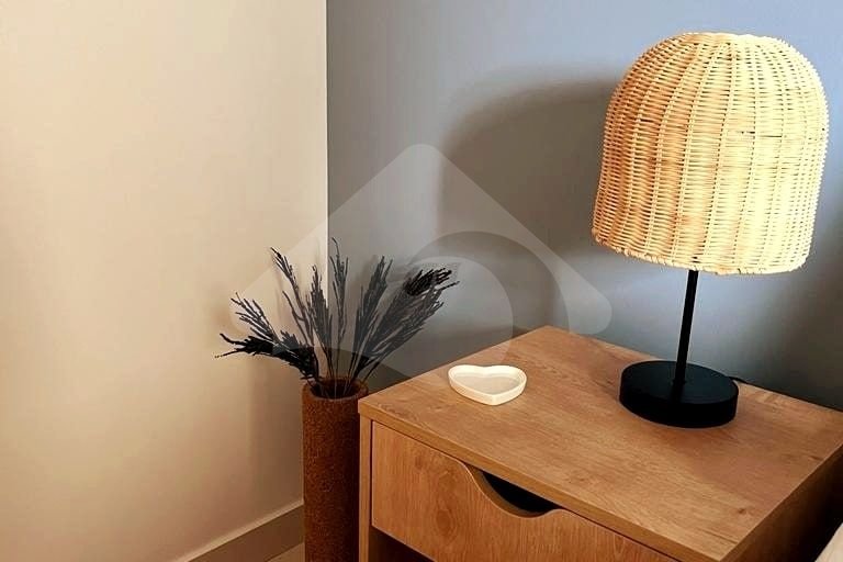 9 min from the beach | Renovated & Cozy.