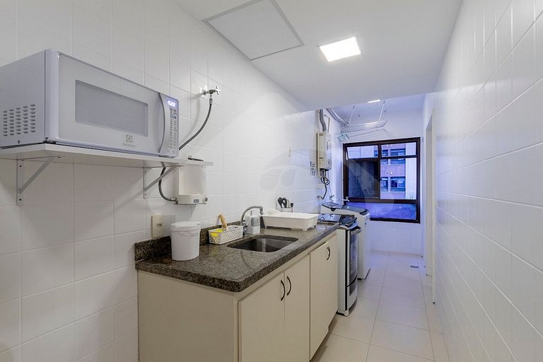 9 min from the beach | Renovated & Cozy.