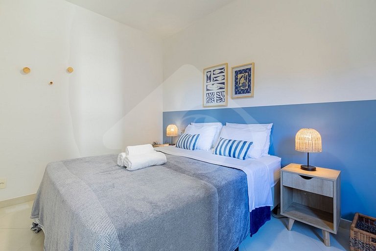 9 min from the beach | Renovated & Cozy.