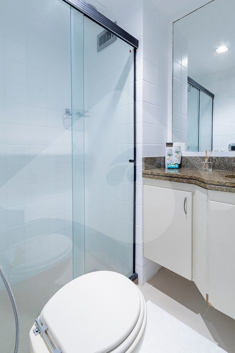 9 min from the beach | Renovated & Cozy.