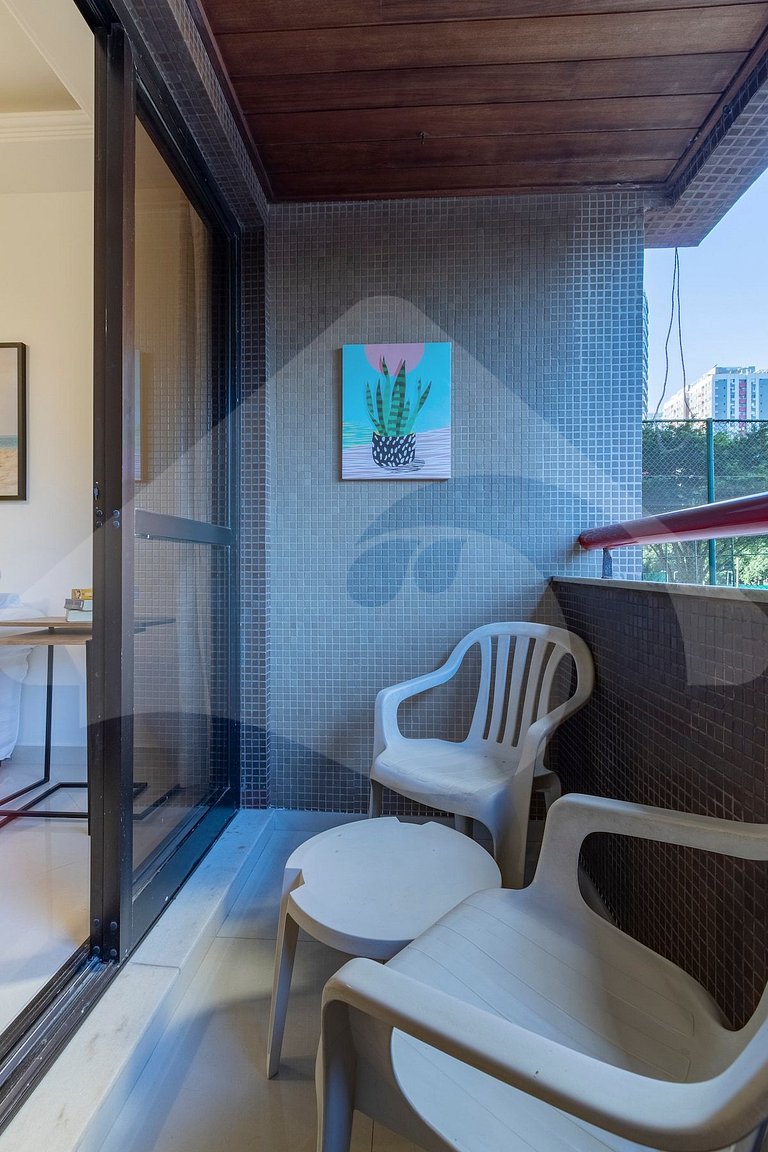9 min from the beach | Renovated & Cozy.