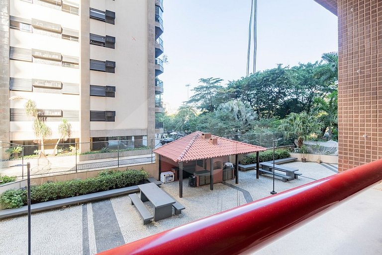 9 min from the beach | Renovated & Cozy.