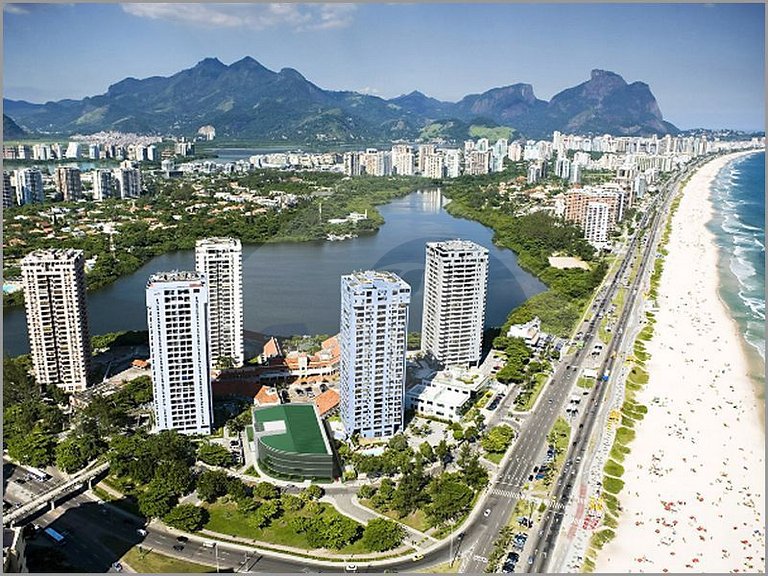 Frente Mar: Studio Decorado com Vista Espetacular
