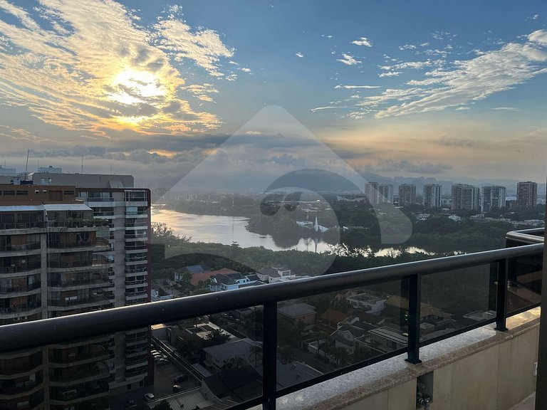 Cobertura na Frente da Praia com Banheira e Suítes