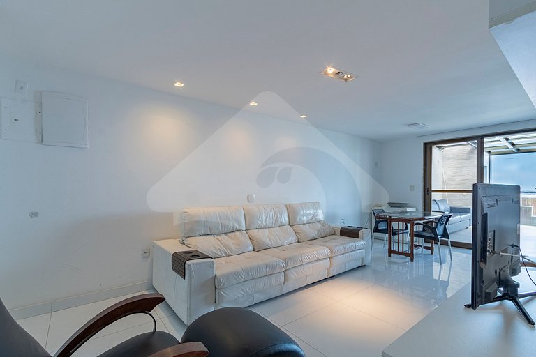 Oceanfront Penthouse with Tub and Suites