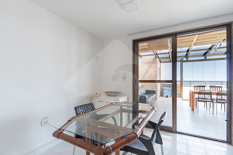 Oceanfront Penthouse with hot tub and Suites