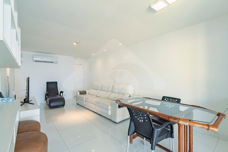 Oceanfront Penthouse with Jacuzzi and Suites