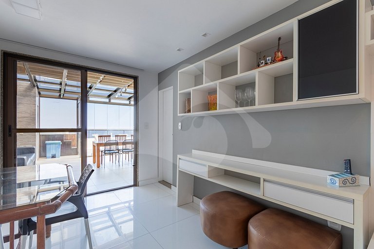 Cobertura na Frente da Praia com Hidro e Suítes