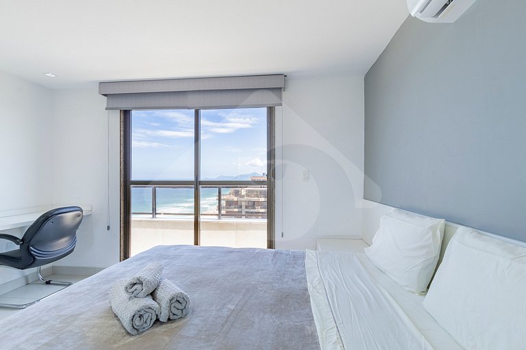 Cobertura na Frente da Praia com Jacuzzi e Suítes