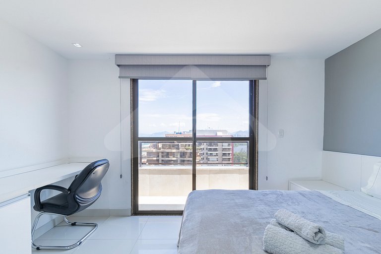 Oceanfront Penthouse with Jacuzzi and Suites