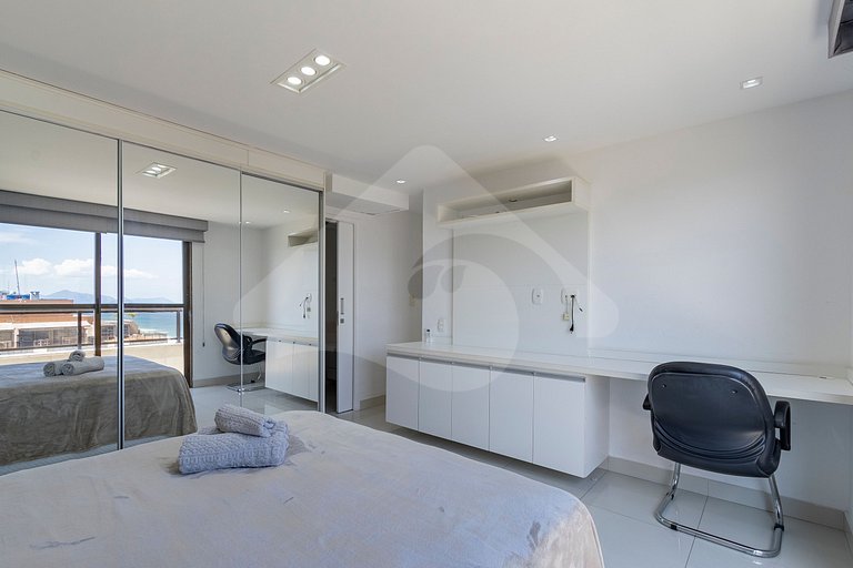 Cobertura na Frente da Praia com Jacuzzi e Suítes
