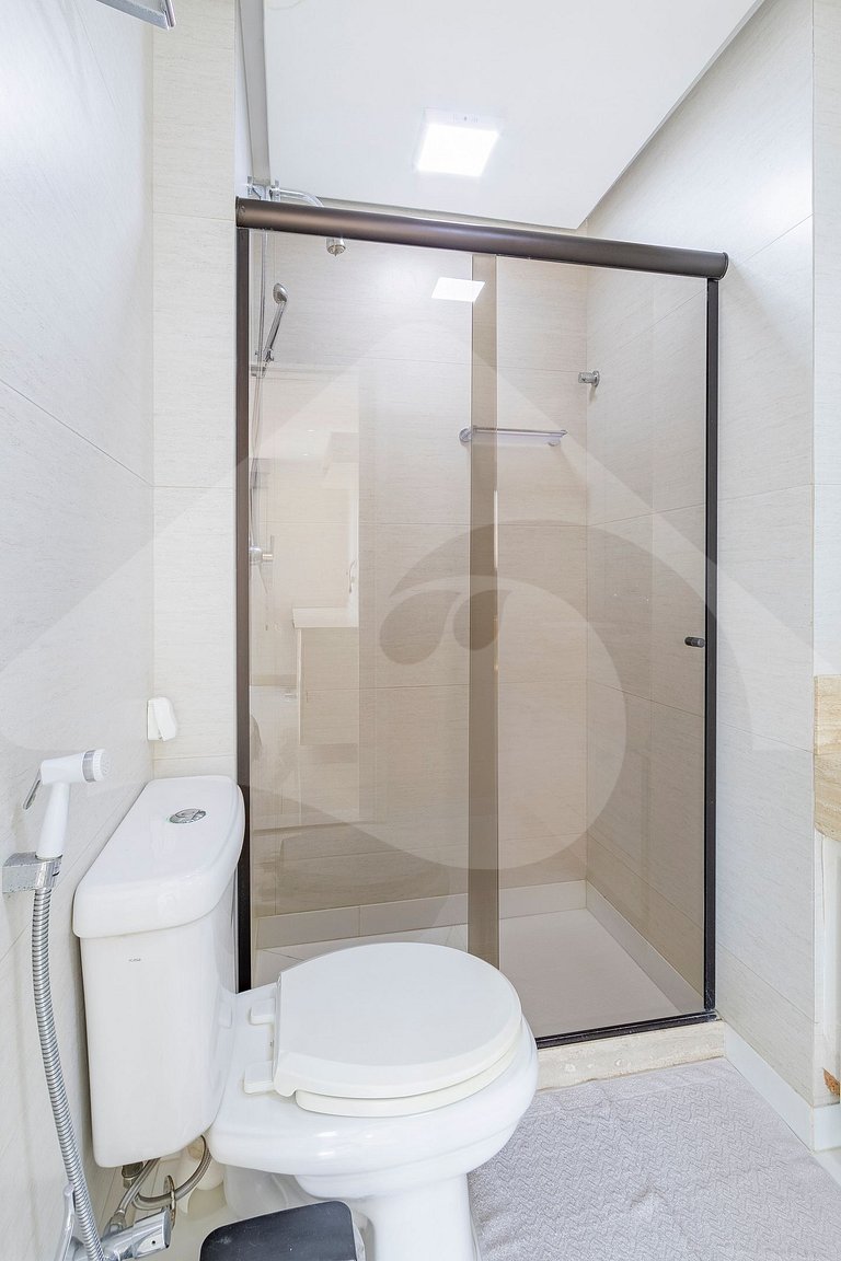 Oceanfront Penthouse with hot tub and Suites