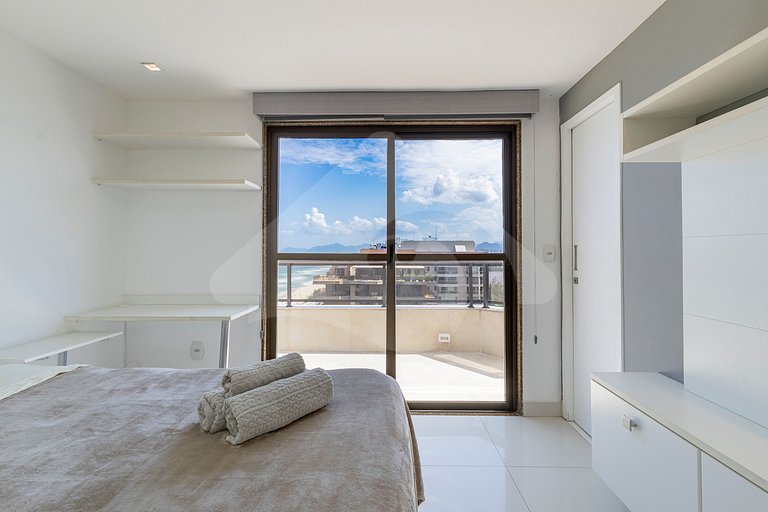 Cobertura na Frente da Praia com Jacuzzi e Suítes