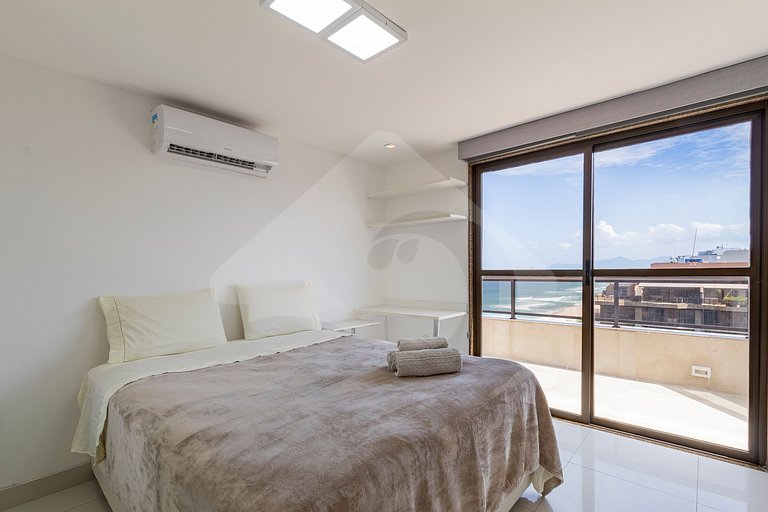 Cobertura na Frente da Praia com Hidro e Suítes