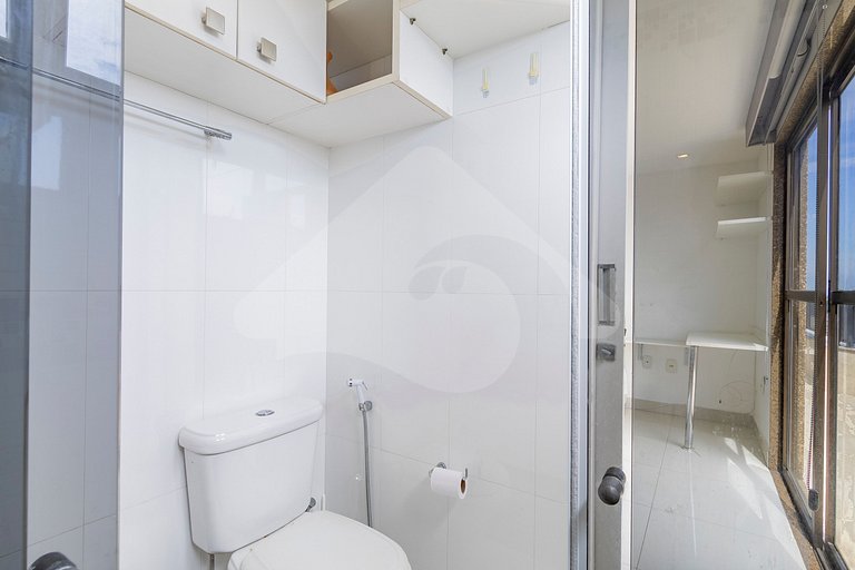 Oceanfront Penthouse with Tub and Suites