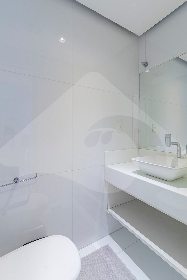 Cobertura na Frente da Praia com Hidro e Suítes