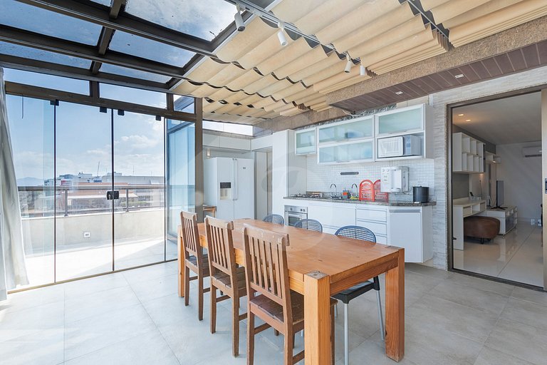 Oceanfront Penthouse with hot tub and Suites