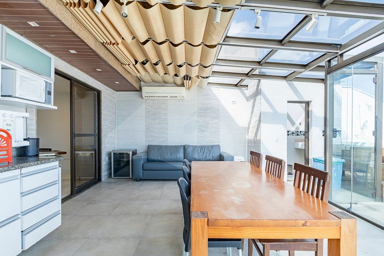 Cobertura na Frente da Praia com Banheira e Suítes