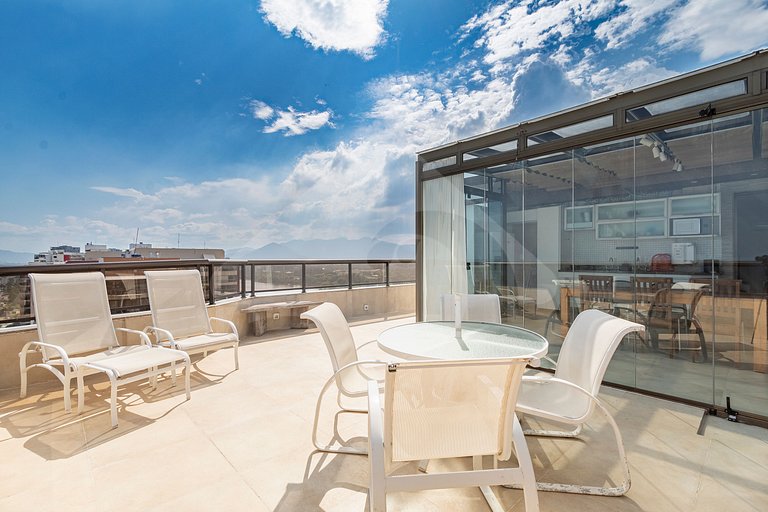 Penthouse Frente al Mar con Jacuzzi y Suites