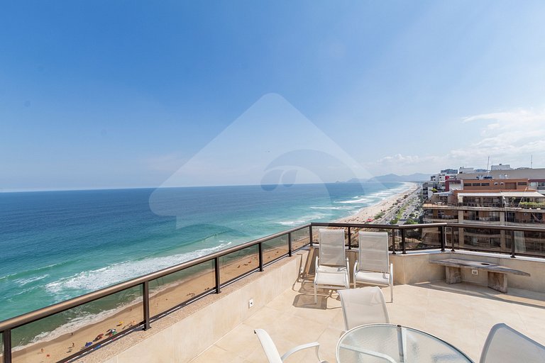 Cobertura na Frente da Praia com Banheira e Suítes