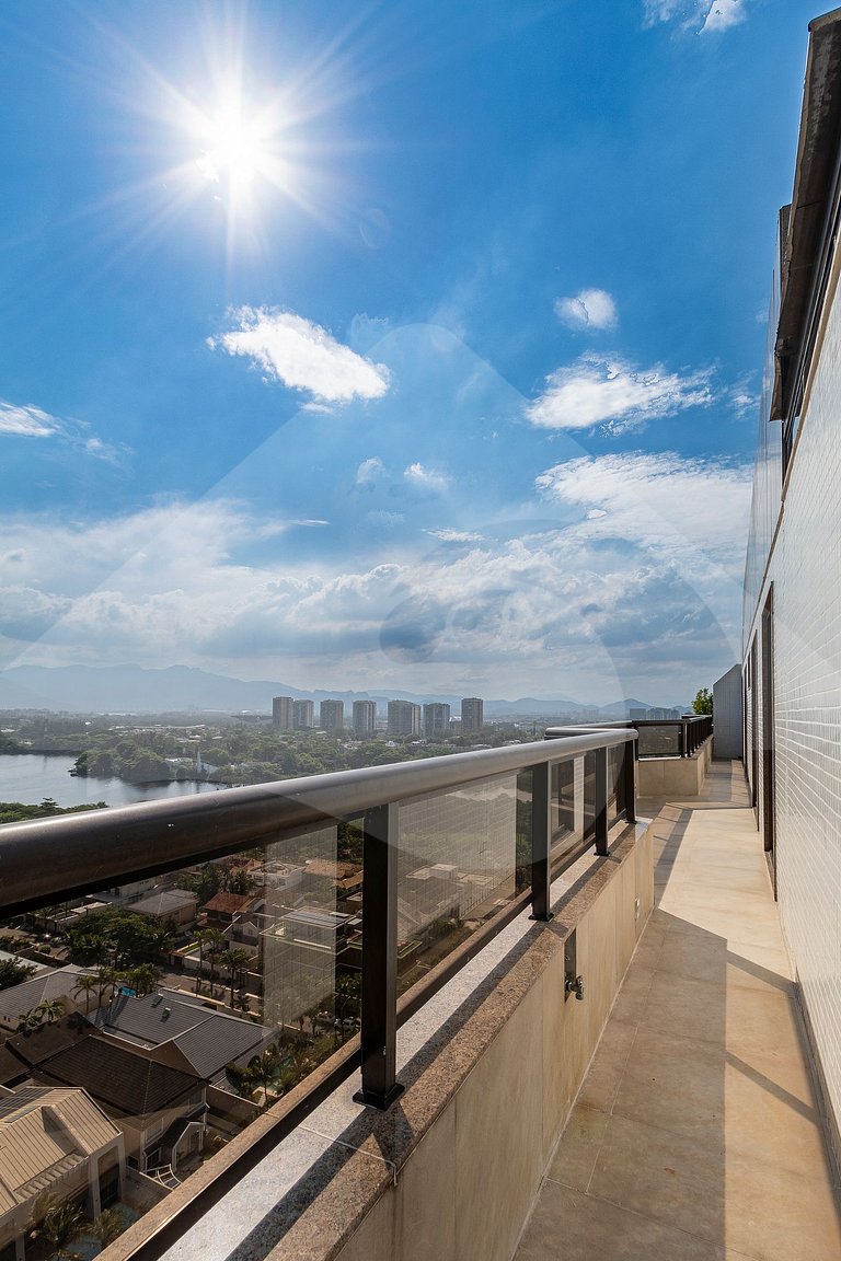 Oceanfront Penthouse with hot tub and Suites