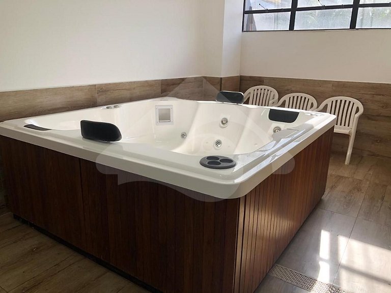 Cobertura na Frente da Praia com Jacuzzi e Suítes