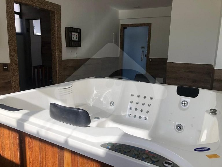 Cobertura na Frente da Praia com Jacuzzi e Suítes